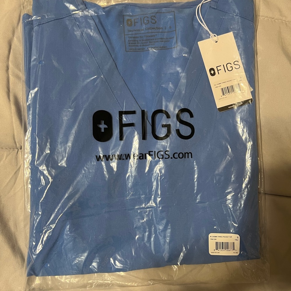 BRAND NEW W TAGS FIGS SET - Picture 4 of 6